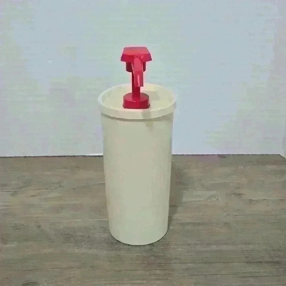 Vintage Tupperware Soap pump 640 and 1553 almond and red  - tested it works! - Picture 4 of 8